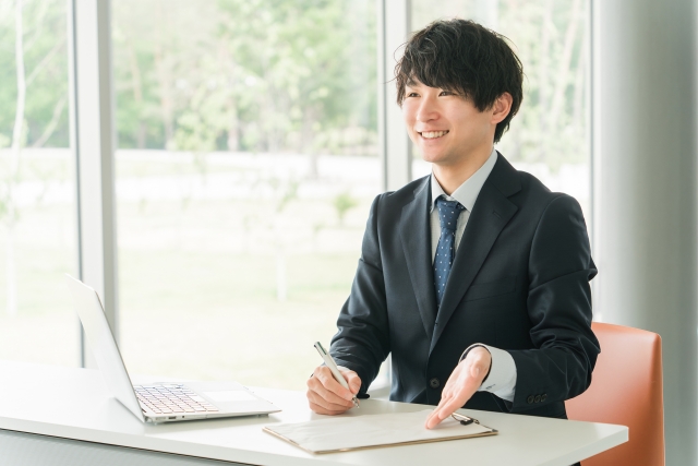 若い男性ビジネスマン