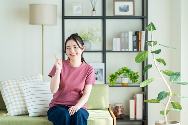 おすすめする女性