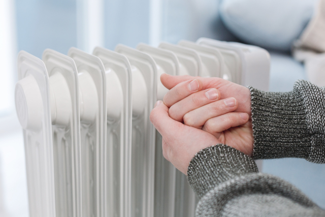 オイルヒーターで温める手